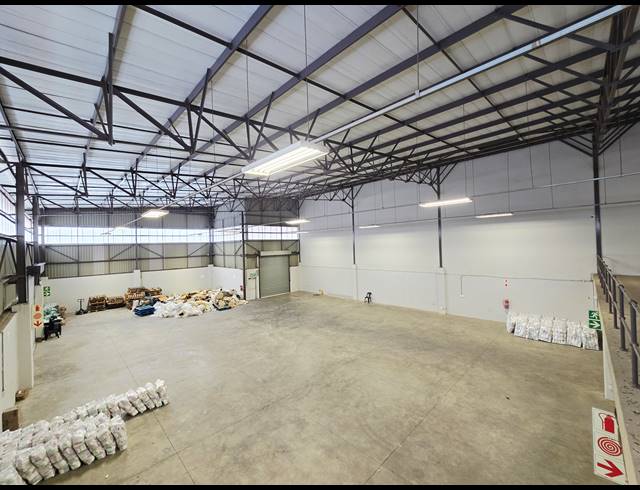1,287M² WAREHOUSE TO LET IN LANSERIA